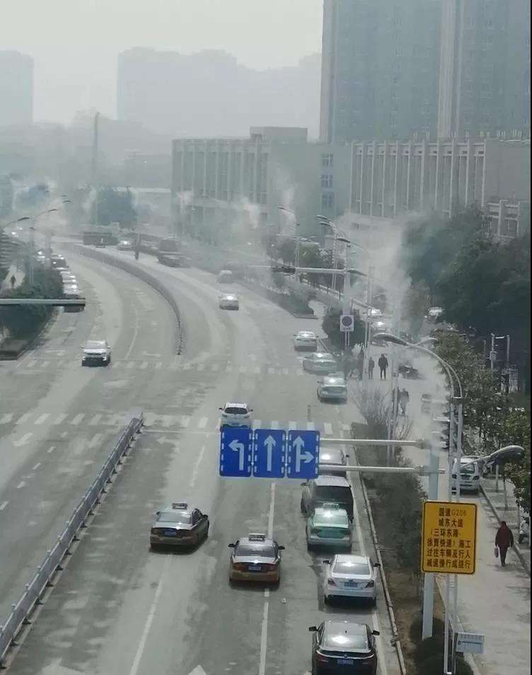 徐州经开区的鲲鹏路智能路灯杆喷雾除尘